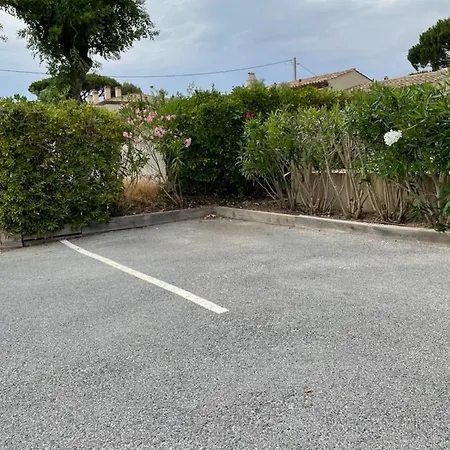 Spacieux Dans Le Quartier Des Salins *